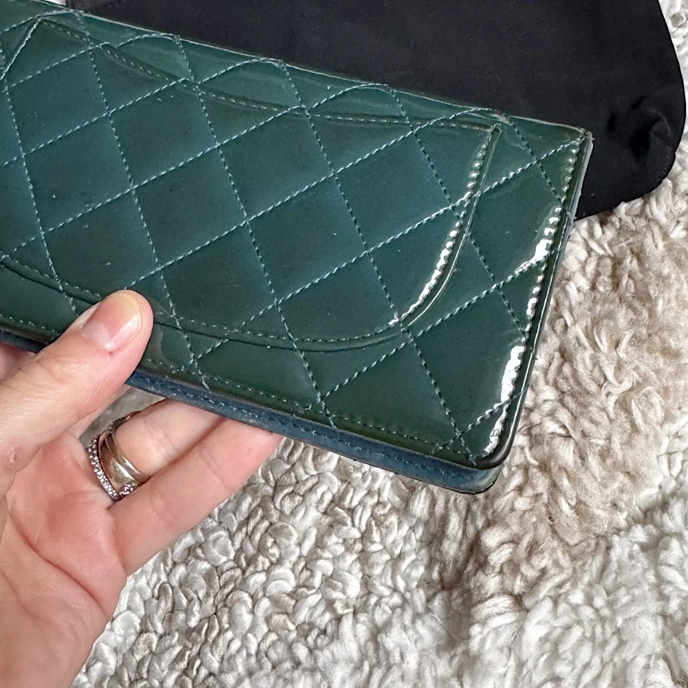 SOLD🌺CHANEL Teal Bifold Long CC logo Quilted Patent Leather Yen Wallet + card - Picture 9 of 11